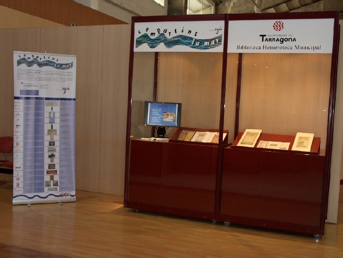 vitrina_biblioteca_hemeroteca_vitrina