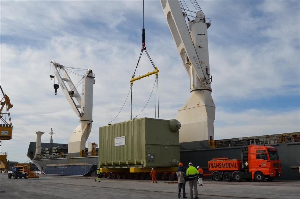 Foster Wheeler exporta grandes estructuras metálicas desde el Port de Tarragona con destino Irlanda