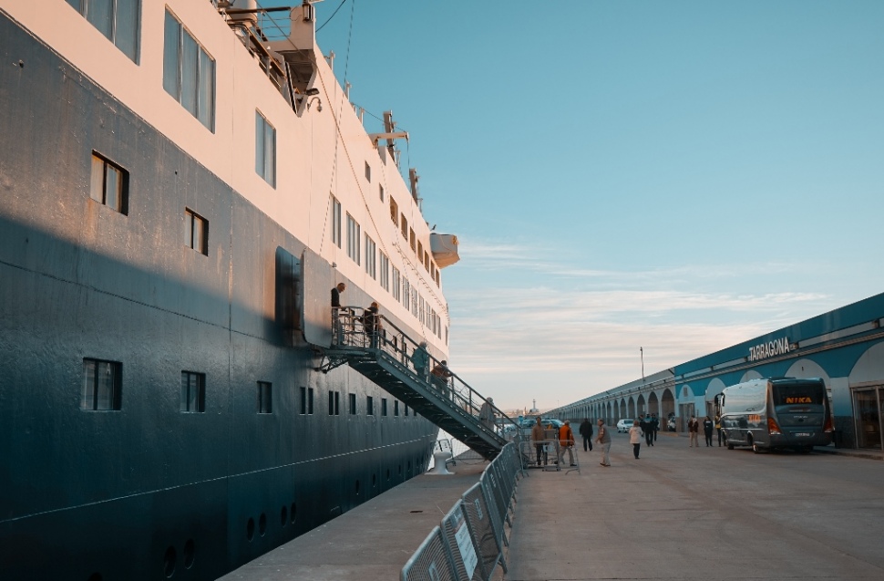 The first cruise ship of the 2018 season docks in the Port of Tarragona