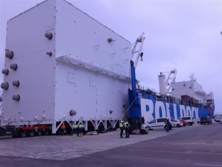 El Port de Tarragona exporta grans estructures metàl•liques amb destinació Estats Units