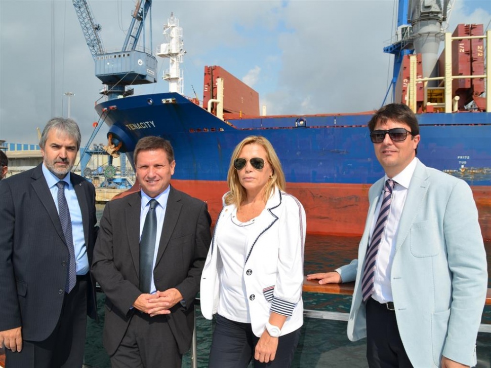 La vicepresidenta del govern de la Generalitat Joana Ortega coneix el Port de Tarragona