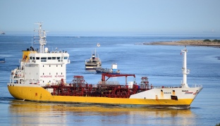 El Port de Tarragona estrena el servei de bunkering en zona de fondeig