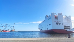 Atraca per primera vegada al Port de Tarragona un vaixell que utilitza GNL com a combustible