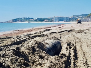 La Draga, que opera a la platja de la Pineda, assoleix els 50mil m3 de sorra