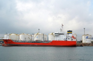 El barco químico Othello atraca por primera vez en el Port de Tarragona