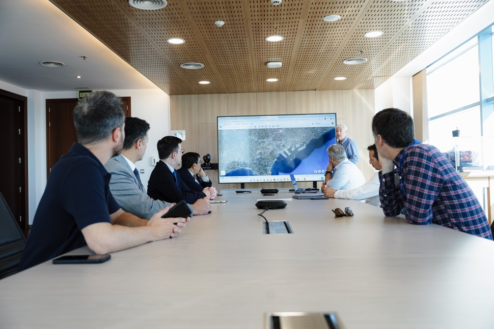 Una delegación d’experts de Xile visita el Port de Tarragona per conèixer els projectes de descarbonització