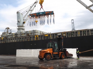 El Port de Tarragona registra la operativa de pasta de papel más grande de su historia