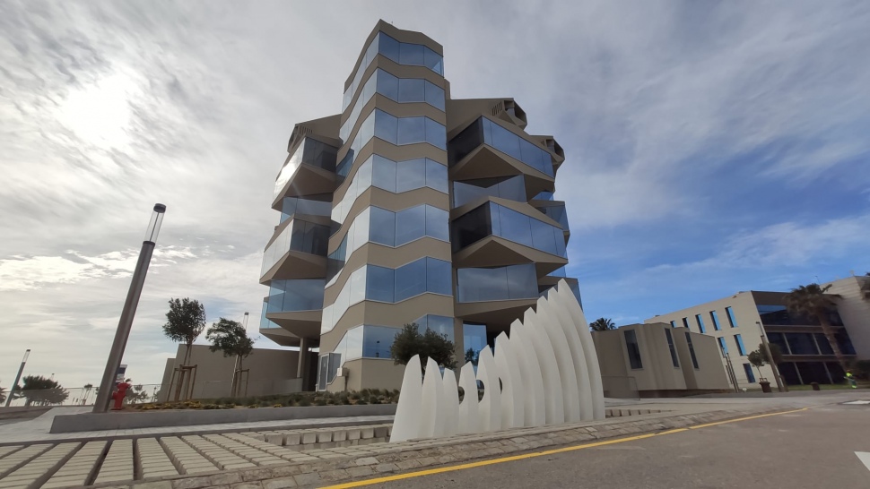 El Port Tarragona treballa en la reparació de la singular escultura contemporània  ‘La NAO’ situada a l’entrada del nou edifici
