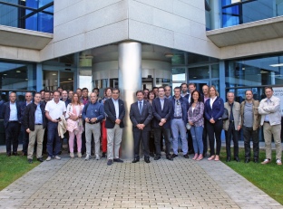 Business persons from the Tarragona Association of Service Companies visit the Port