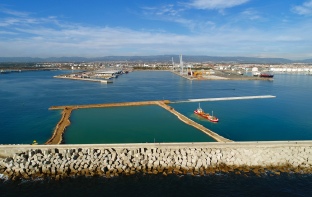 The Balears Wharf in the Port of Tarragona encloses the northern breakwater ready to begin dredging