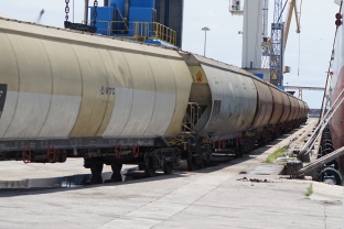 El Port de Tarragona envia el primer tren a Montsó carregat íntegrament de farina de soja