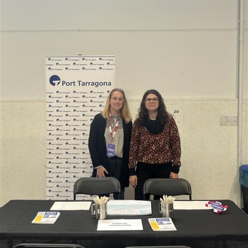 Dues-centes persones s’interessen per les oportunitats laborals de Port Tarragona a la Fira de l’Ocupació
