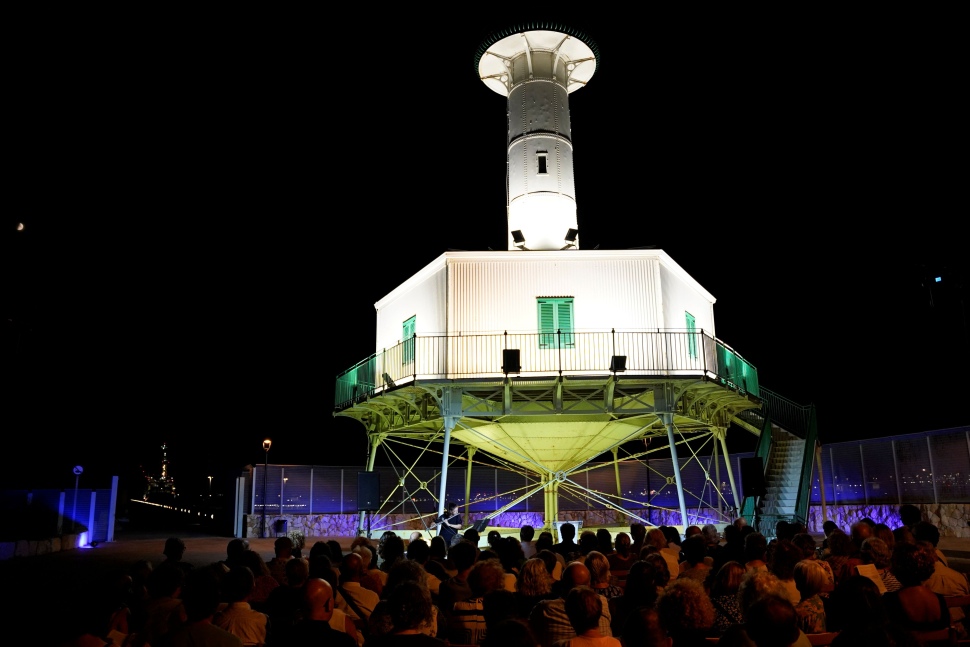 La XIII Nit Literària al Far de la Banya es dedicarà a Olga Xirinacs i la seva obra ‘Zona marítima’