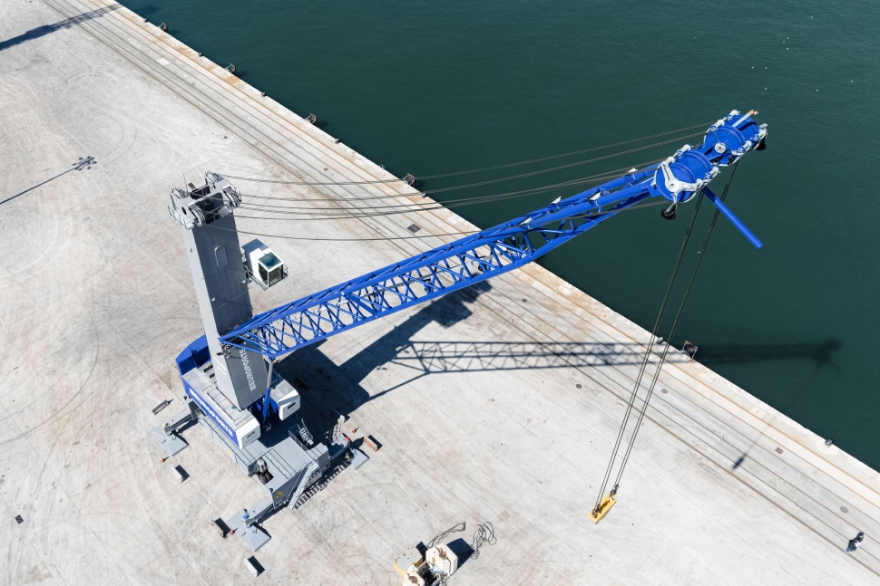 Port Tarragona reforça la seva capacitat operativa amb l'arribada d'una nova grua