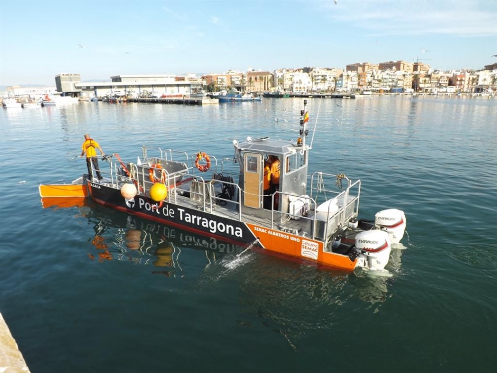 El Port de Tarragona fa un salt qualitatiu en el servei de neteja de la làmina d&#039;aigua de les dàrsenes
