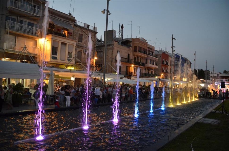 La inauguració de les fonts del Serrallo estrena un nou espectacle de llum i aigua