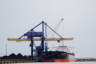 El Port de Tarragona comienza a operar el tráfico que sustituirá el carbón