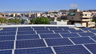 El Port de Tarragona instal·la panells d’energia solar, per a consum compartit,  al sostre del Club de Rem de Tarragona