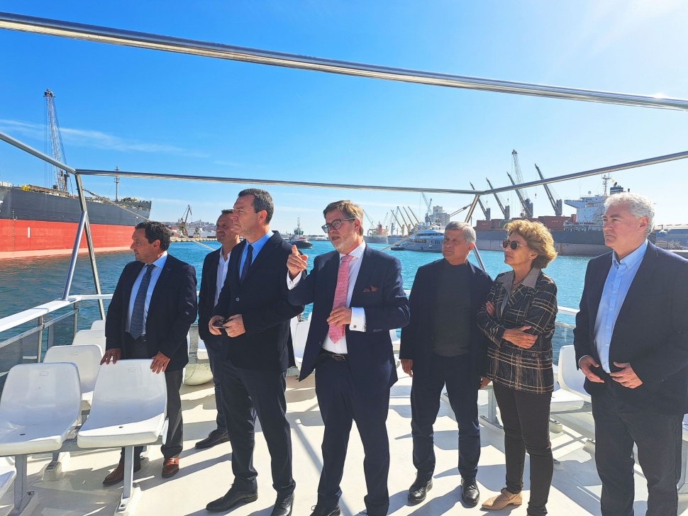 El presidente de Puertos del Estado, Gustavo Santana, muestra su apoyo a la estrategia de transformación del modelo logístico de Port Tarragona
