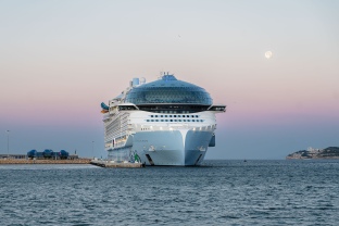 El creuer més gran del món fa escala al Port de Tarragona