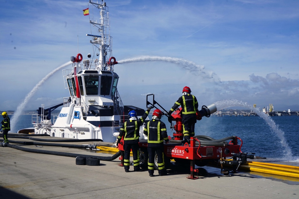 El Port Tarragona coordina una innovadora pràctica per millorar la intervenció d’emergència a vaixells.