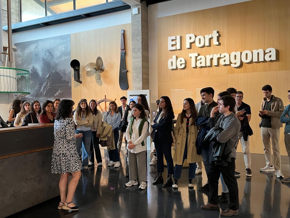 Més d’una cinquantena de futurs jutges visiten Port Tarragona