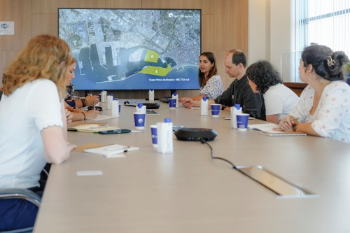 Les associacions de control de qualitat de matèries primeres destinades a l’elaboració de pinsos visiten Port Tarragona