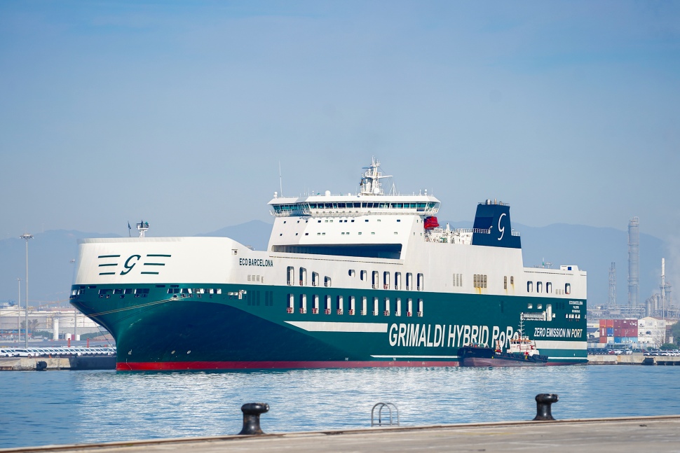 El Port Tarragona recibe por primera vez un barco híbrido eléctrico