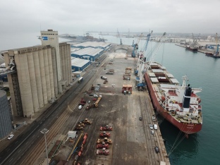 El Port Tarragona inicia les obres de remodelació del ferm dels vials al Moll d’Aragó