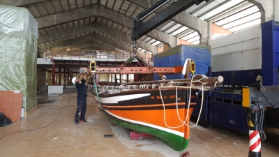 El trasllat de les barques al Tinglado 2 marca l’inici de les obres de remodelació del Museu del Port