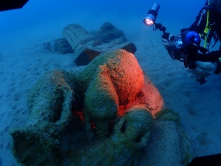El Port de Tarragona i la URV continuen la immersió de biòtops per a la regeneració de la vida marina