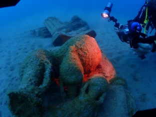 El Port de Tarragona i la URV continuen la immersió de biòtops per a la regeneració de la vida marina