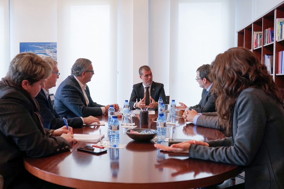 Josep Maria Cruset holds his first working meeting with representatives of Dow Tarragona