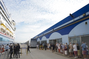 Port Tarragona welcomes the first cruise liner of the season