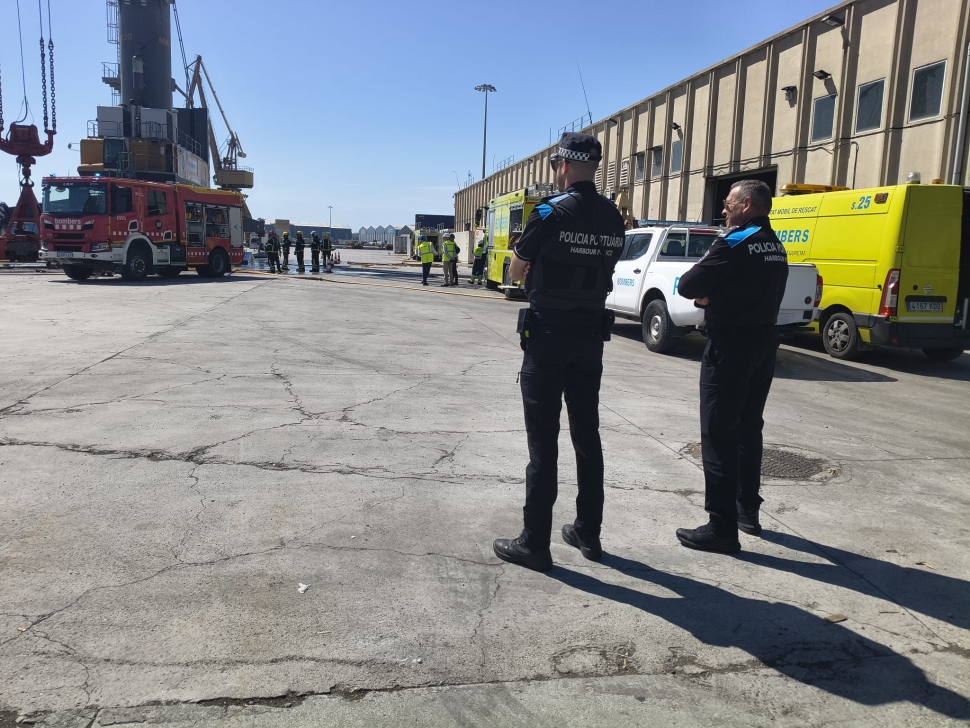 El Port de Tarragona realitza un simulacre de rescat en alçada al moll de Rioja