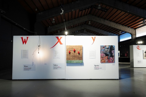 L’exposició ‘Abecedari Solidari’ ret homenatge a Miquel Martí Pol al Refugi 1 del Moll de Costa