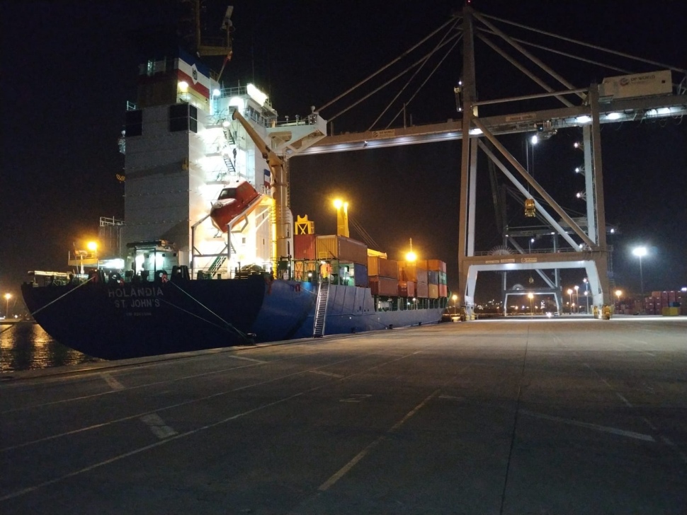 The Tarros shipping line docks for the first time in DP World Tarragona
