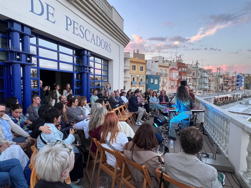 La terrassa del Teatret del Serrallo s’omplirà de nou de música amb la programació del Voramar 2026