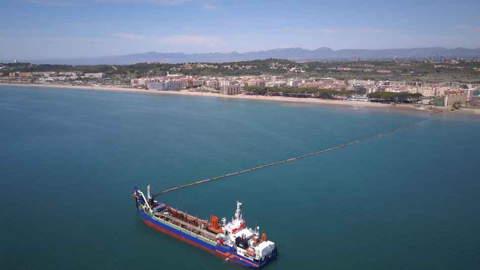 El Port de Tarragona inicia els treballs de regeneració de la platja de La Pineda