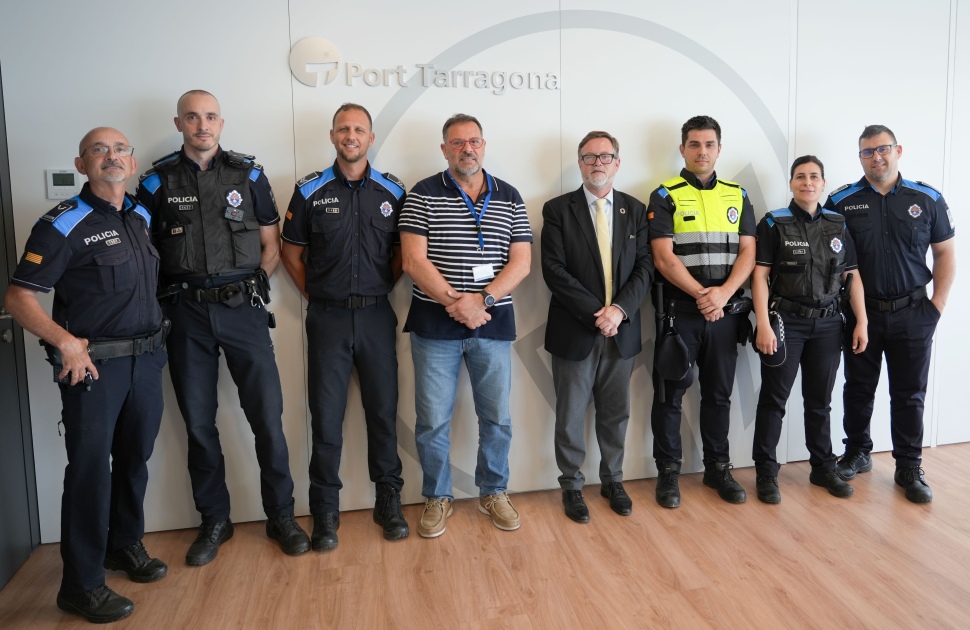 Port Tarragona reconeix l’equip de la Policia Portuària que va rescatar un home que s’ofegava a la platja del Miracle