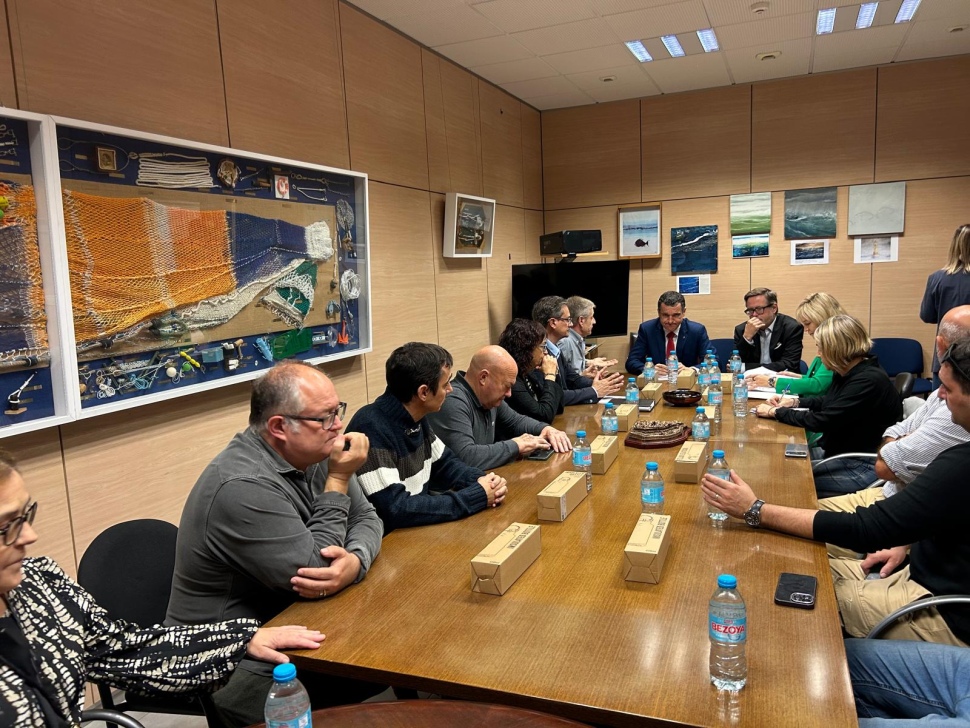 Generalitat, Ajuntament i Port es reuneixen amb la Confraria de Pescadors per analitzar la situació de la flota d’arrossegament