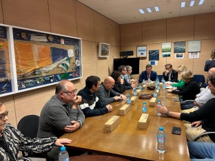 Generalitat, Ajuntament i Port es reuneixen amb la Confraria de Pescadors per analitzar la situació de la flota d’arrossegament