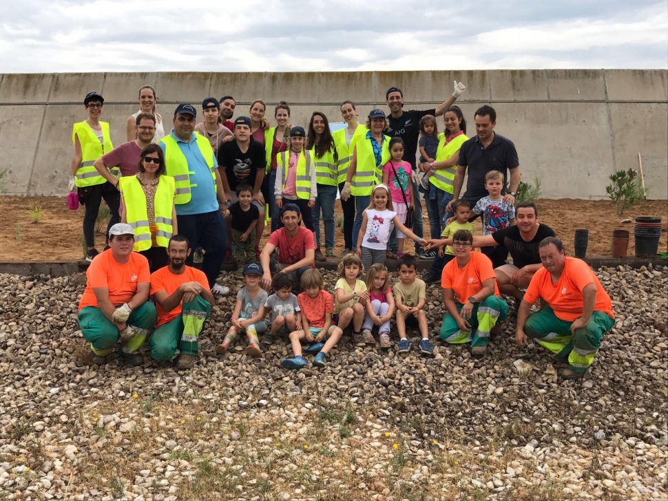 Primera plantada solidària amb motiu del Dia Mundial del Medi Ambient