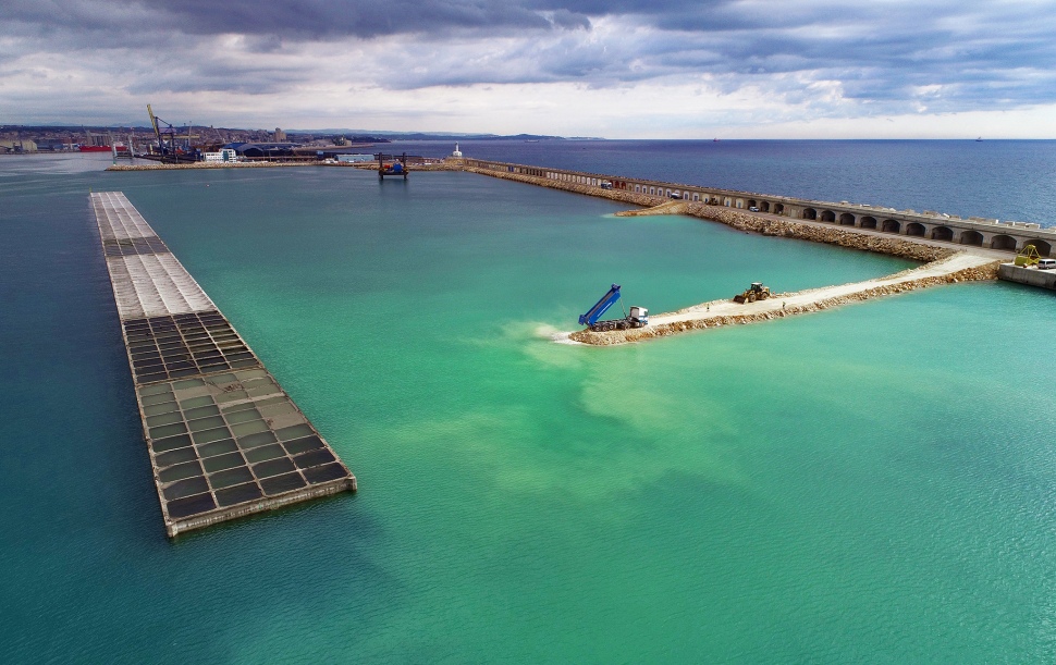 The Port of Tarragona’s Balears Wharf enters into a new phase with the construction of the southern and northern breakwaters
