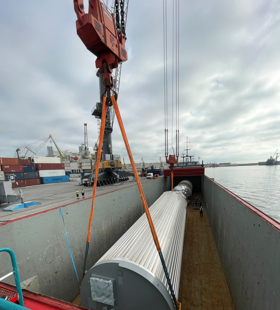 El Port de Tarragona consolida el seu lideratge en ‘Project Cargo’ amb l’embarcament de dues sitges industrials de gran tonatge