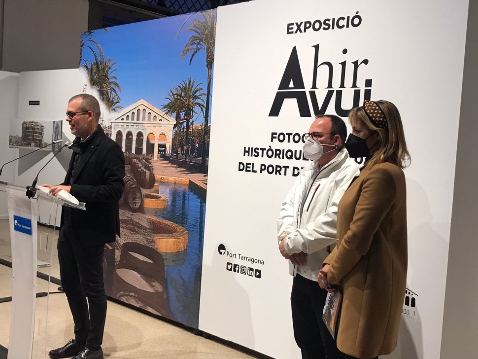 El president del Port de Tarragona inaugura una mostra fotogràfica sobre el passat i el present del Port