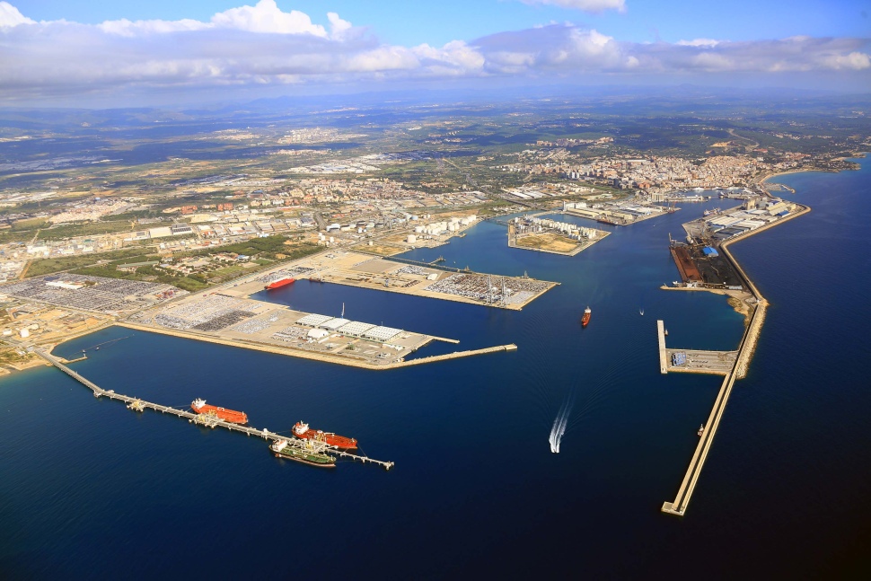 El Port de Tarragona autoritza un nou servei comercial de subministrament d’aigua potable per a vaixells