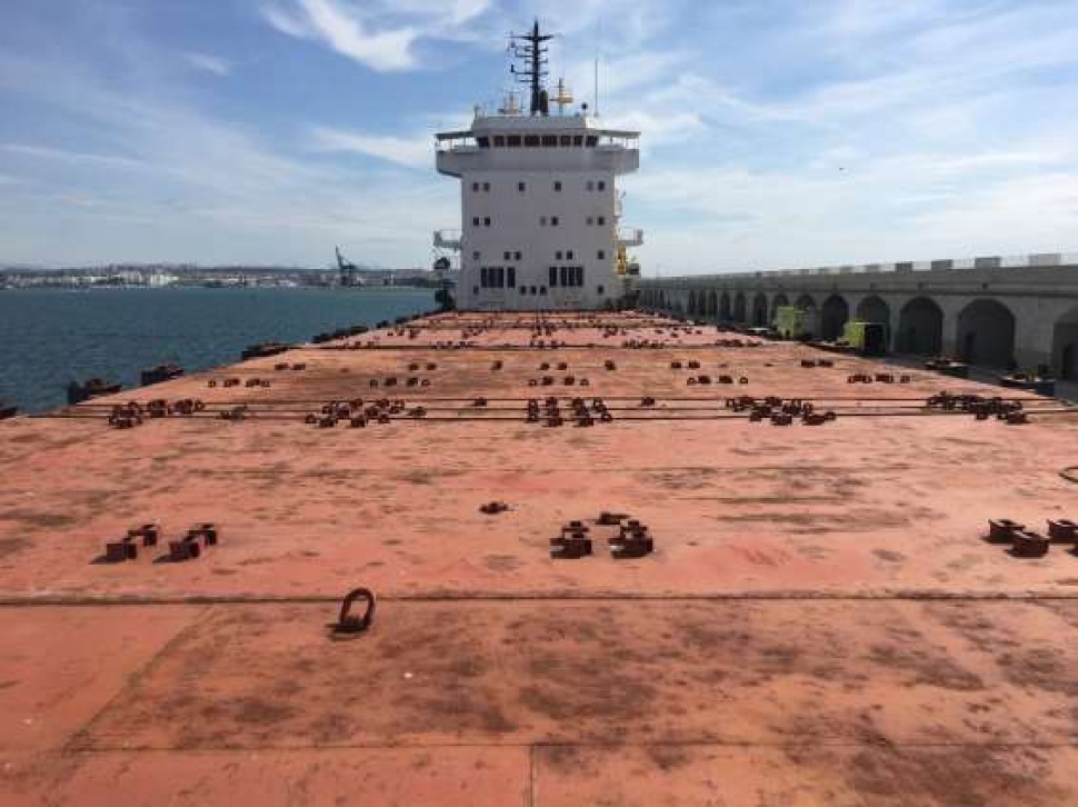 El Port de Tarragona resol la subhasta del vaixell Navi Sky atracat al Dic de Llevant