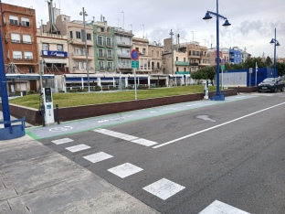 S’instal·len al Serrallo dues noves estacions de recàrrega per a vehicles elèctrics