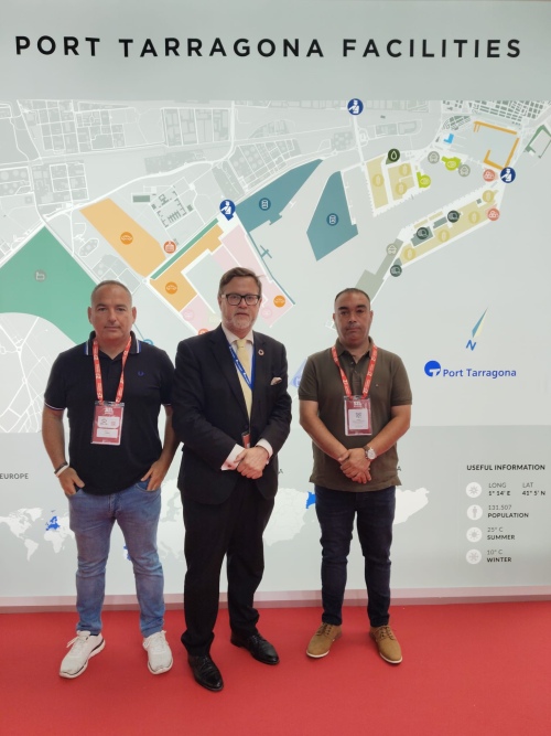 Representants del CPE EsTarraco han visitat l'estand de Port Tarragona al SIL